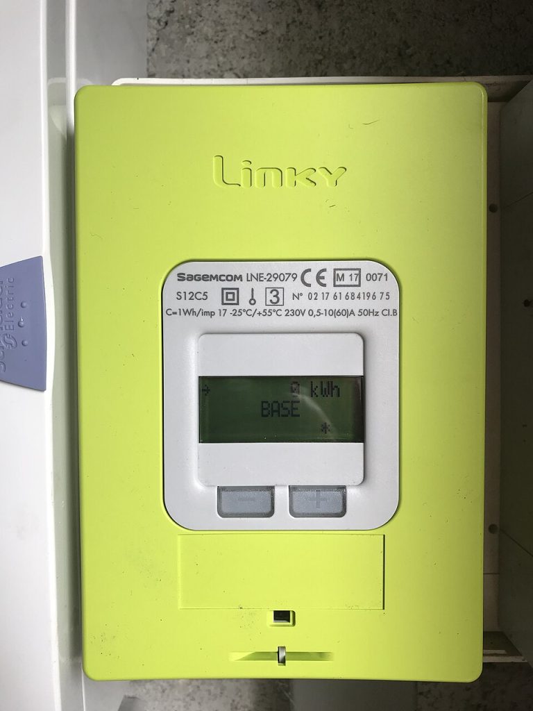 Compteur électrique Linky installé dans un logement français