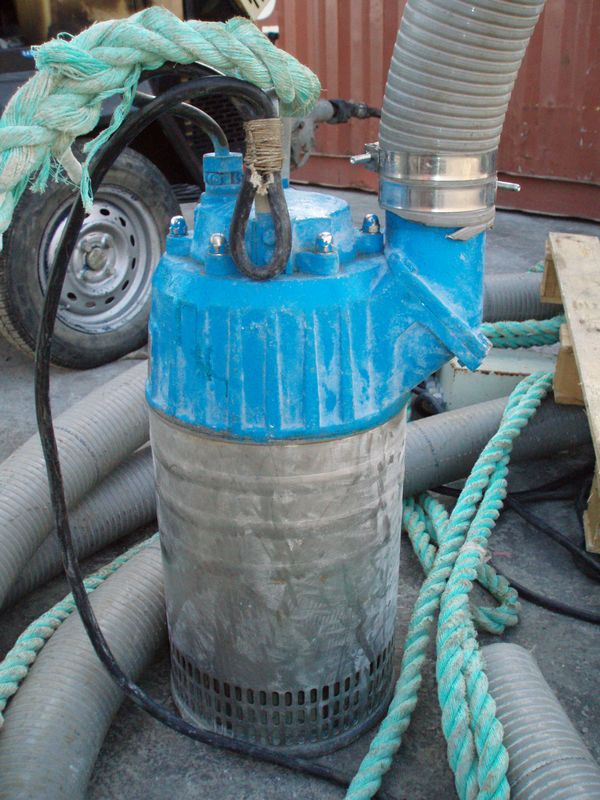 Pompe électrique à eau avec tuyau d’aspiration